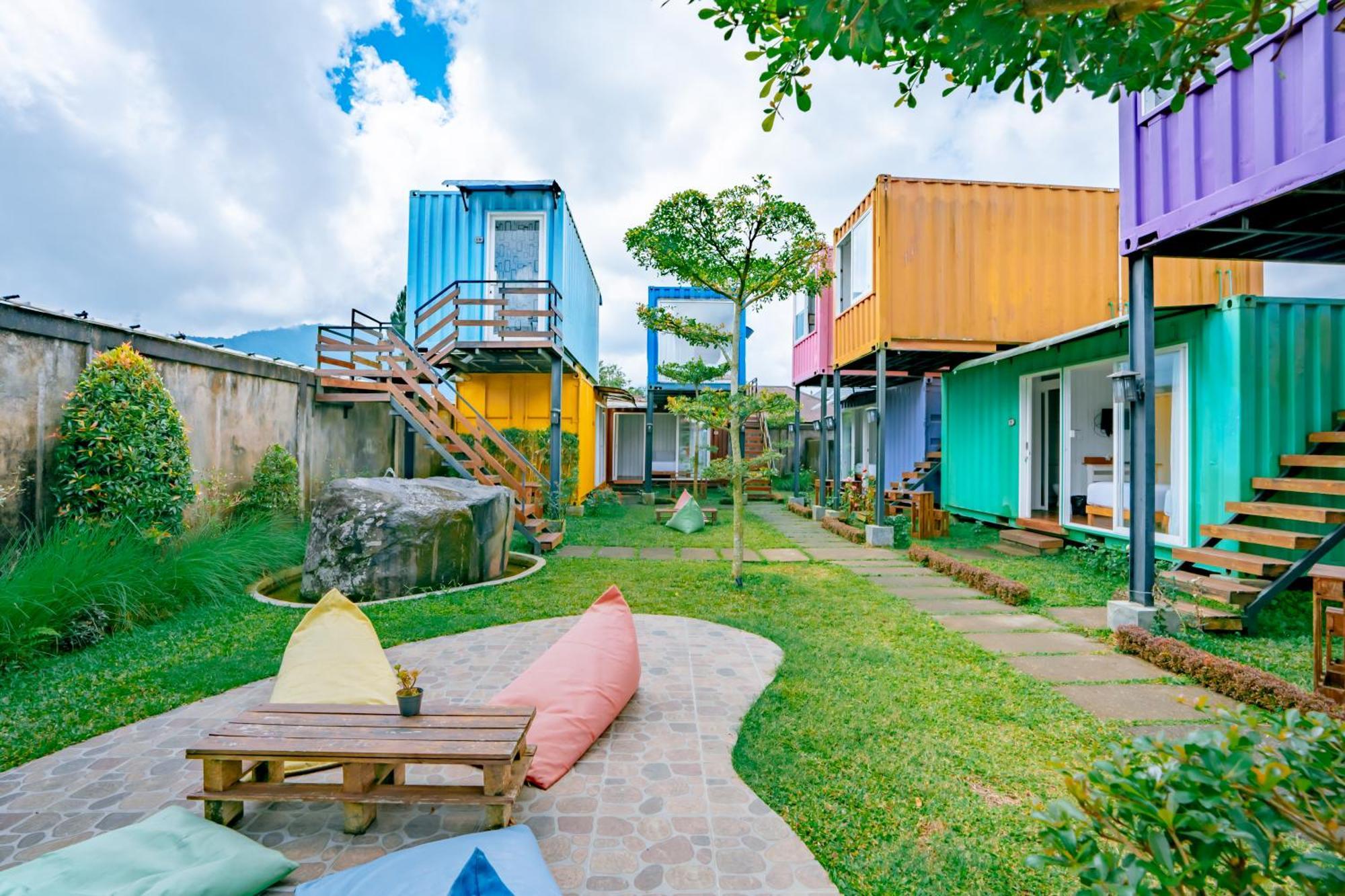 Hotel Container Smart Css